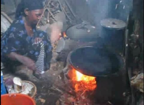 Ethiopian mom making Enjera (Ethiopian Food)